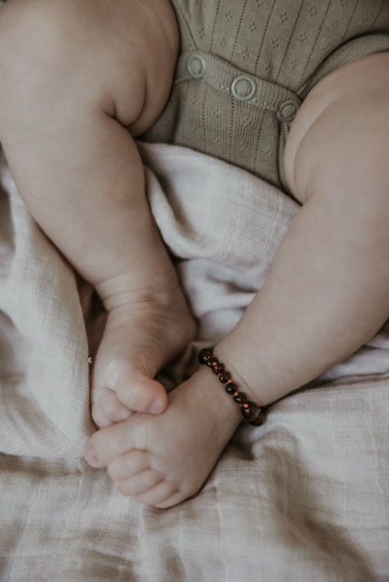 Barnsteen, de natuurlijke pijnverlichting bij baby's